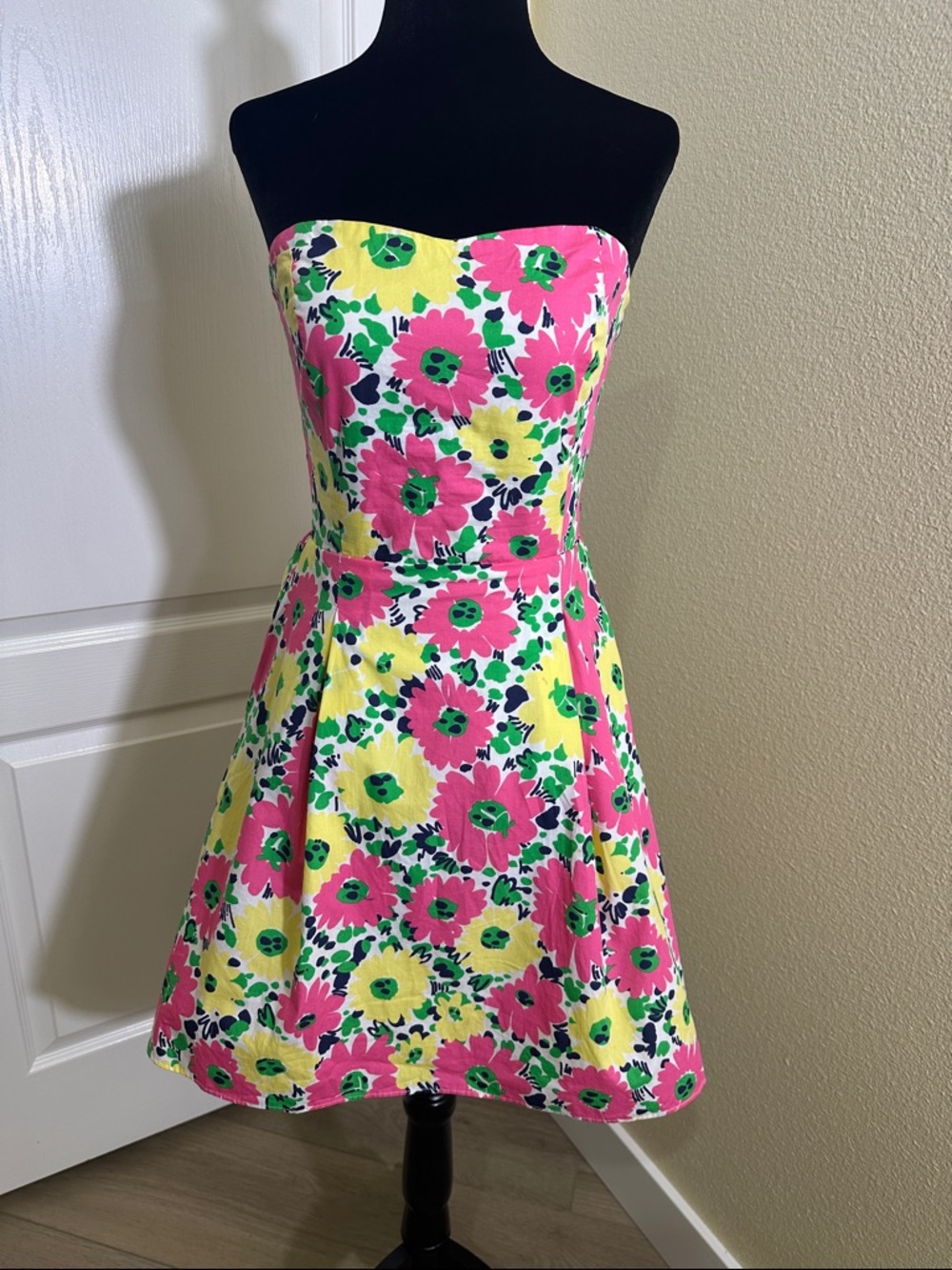 Lilly Pulitzer Pink Floral Strapless  Smocked Sun Dress. Size 4